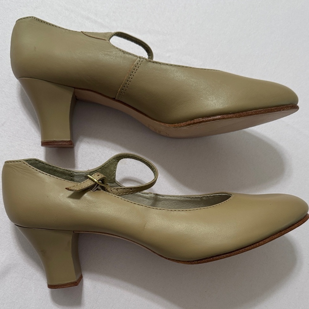 Capezio Women's Tan Character Dance Heels 9M Style 650 - Picture 3 of 13